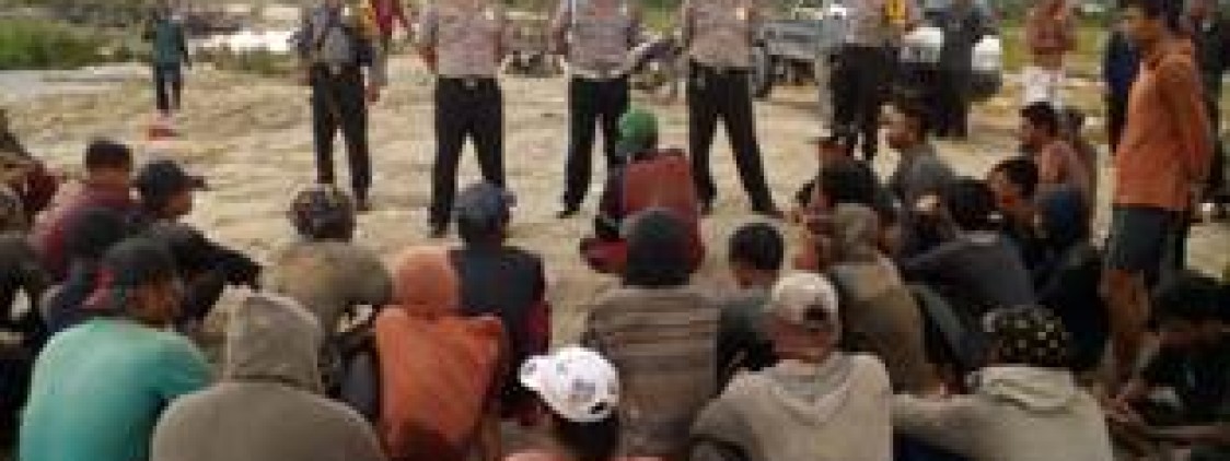 Kapolsek Koba Lakukan Langkah Persuasif Agar Penambang Stop Penambangan Liar