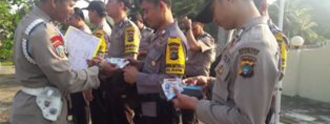 Kanit Provost Polsek Namang Cek kedisiplinan Anggota
