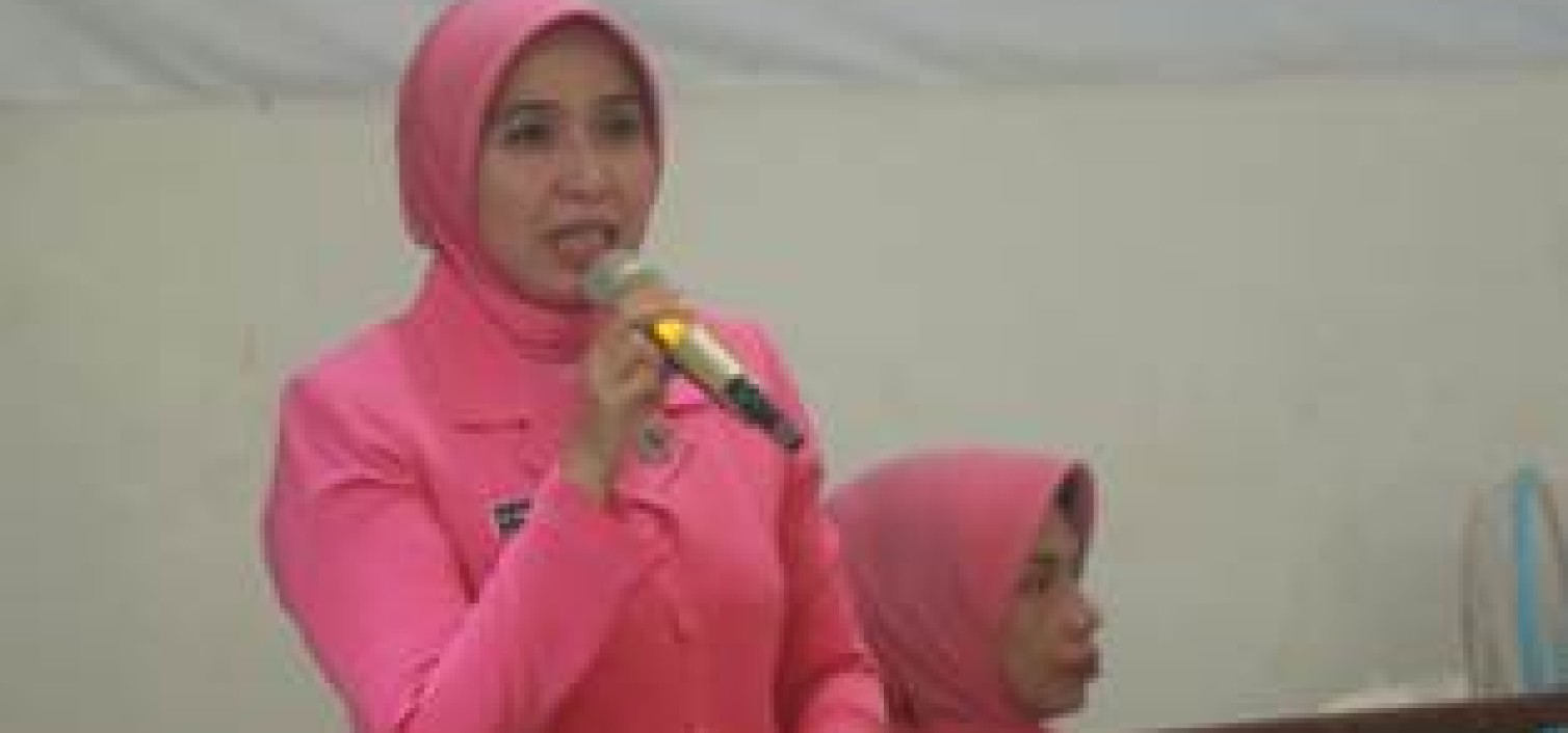 Ketua Daerah Bhayangkari Babel Motivasi Pelajar SMK 1 Simpangkatis dan Beri Buku Kreasi Budaya Indonesia