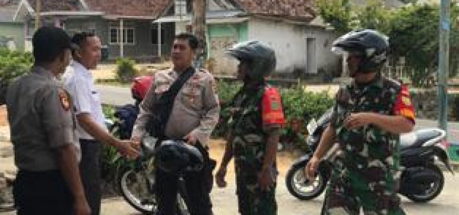 Sinergi TNI Polri Patroli Seputar Kecamatan Namang