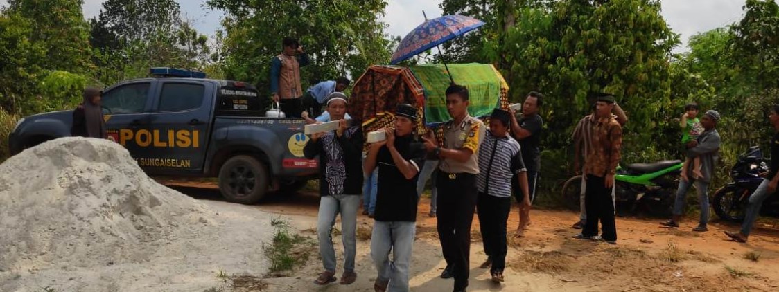 Polsek sungai selan Berikan layanan PSDM Kepada Warga Desa sungai selan
