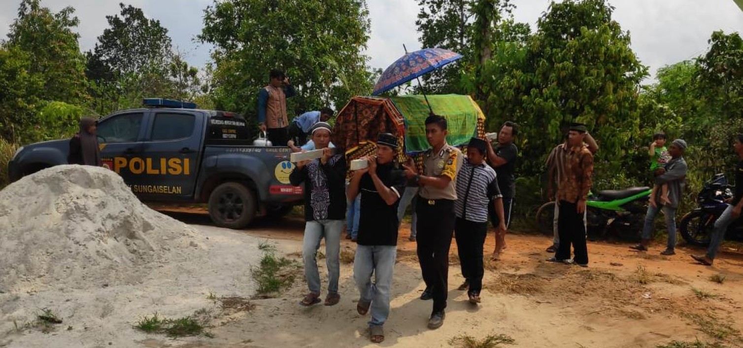 Polsek sungai selan Berikan layanan PSDM Kepada Warga Desa sungai selan