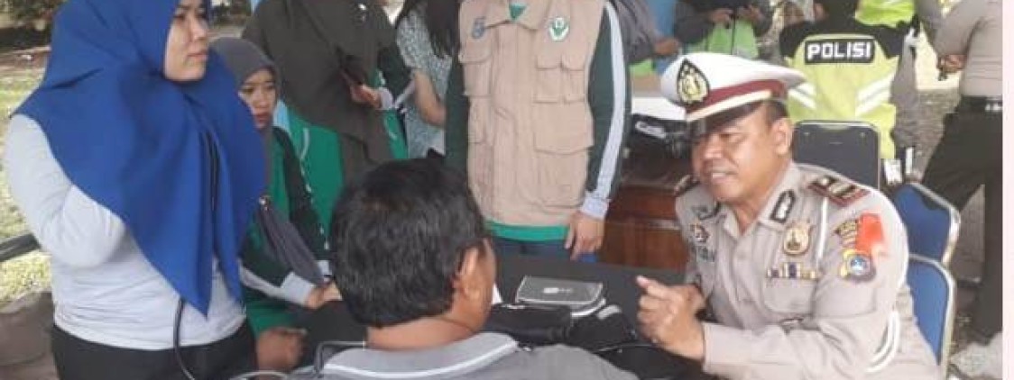 Bersama Dinas Kesehatan Kab. Bangka tengah , Sat Lantas Gelar Pemeriksaan Kesehatan Supir Angkutan Umum