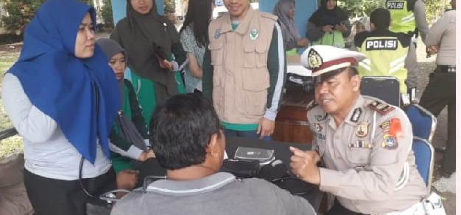 Bersama Dinas Kesehatan Kab. Bangka tengah , Sat Lantas Gelar Pemeriksaan Kesehatan Supir Angkutan Umum