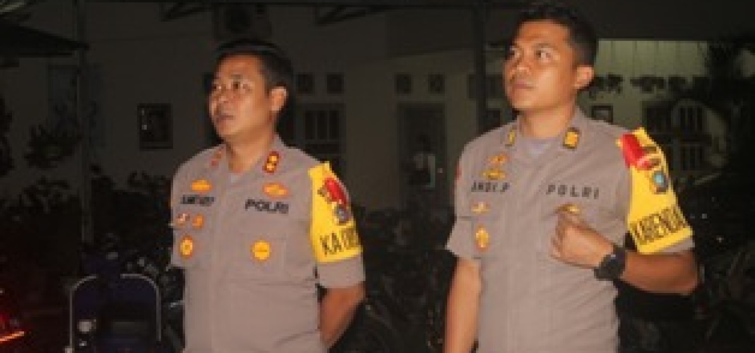 Kapolres Bangka Tengah Turun Langsung Pantau Pengamanan Misa Malam Natal Di Gereja