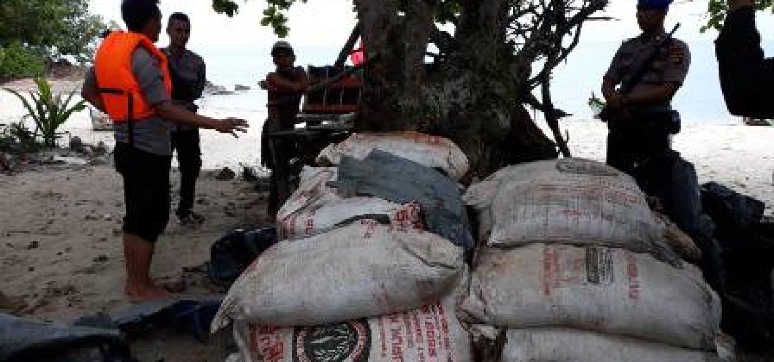 Polair Amankan Pupuk Non Subsidi Tanpa Pemilik Di pesisir Pantai