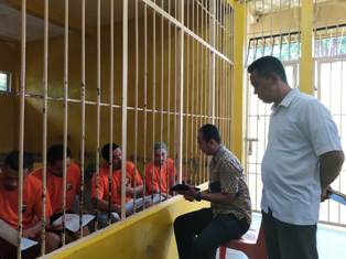 (Tahanan Polres Bangka Tengah Juga Mengisi Kuisioner)
