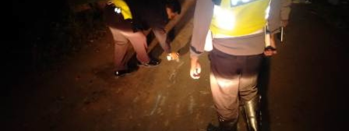 Polisi Lakukan Olah TKP Pada Kecelakaan Di dusun Air Medang Desa Romadhon