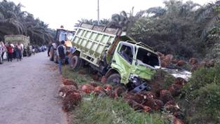 (salah Satu Truk yang terlbat kecelakaan)