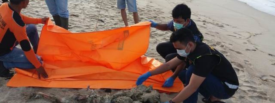 Pemulung Temukan Mayat tanpa Identitas dipersisir Pantai Gelam