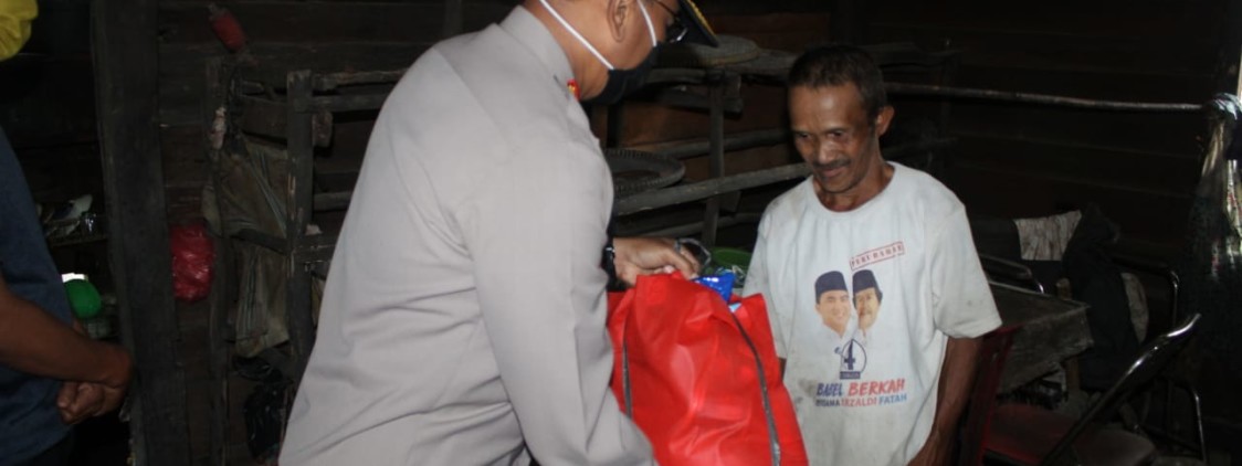 Sinergitas TNI POLRI Bangka Belitung Dalam membantu Rakyat, Bagi Sembako Hingga ke Desa-desa