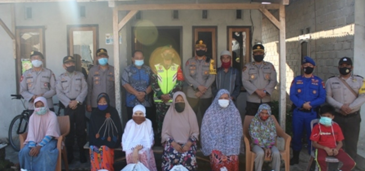Kapolres bangka tengah salurkan 400 paket sembako dalam menyambut hari bhayangkara ke-74