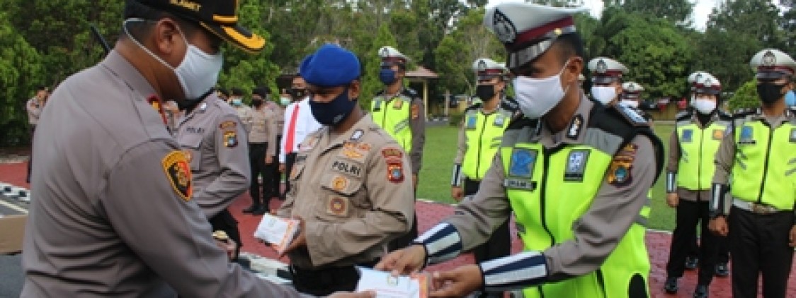 Bhayangkari Bangka Tengah bagikan Suplemen dan Vitamin kepada Personil Polres Bangka Tengah