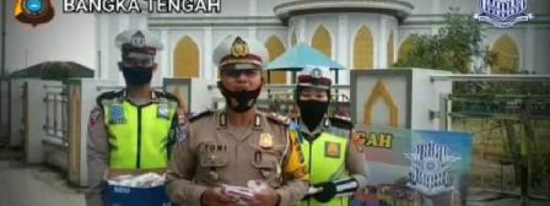 Menjelang perayaan Hari Kemardekaan RI ke 75 Sat Lanats Polres Bangka Tengah bagikan masker dan Hand Sanitizer