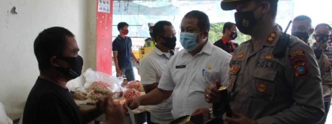 Tim Gabungan sosialisasikan 3 M di Pasar modern Koba