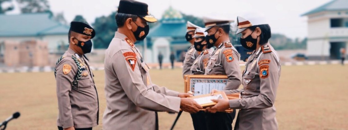 Kasat lantas Polres Bateng Terima Penghargaan Kapolda Kep. Babel