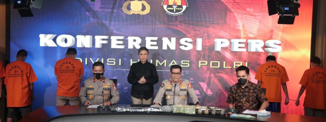Humas Polri Libatkan Juru Bahasa Isyarat Dalam Setiap Konferensi Pers