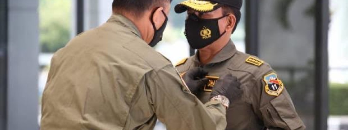 Kapolri Dianugerahi Wing Kehormatan Penerbang dan Brevet Kapal Selam Hiu Kencana