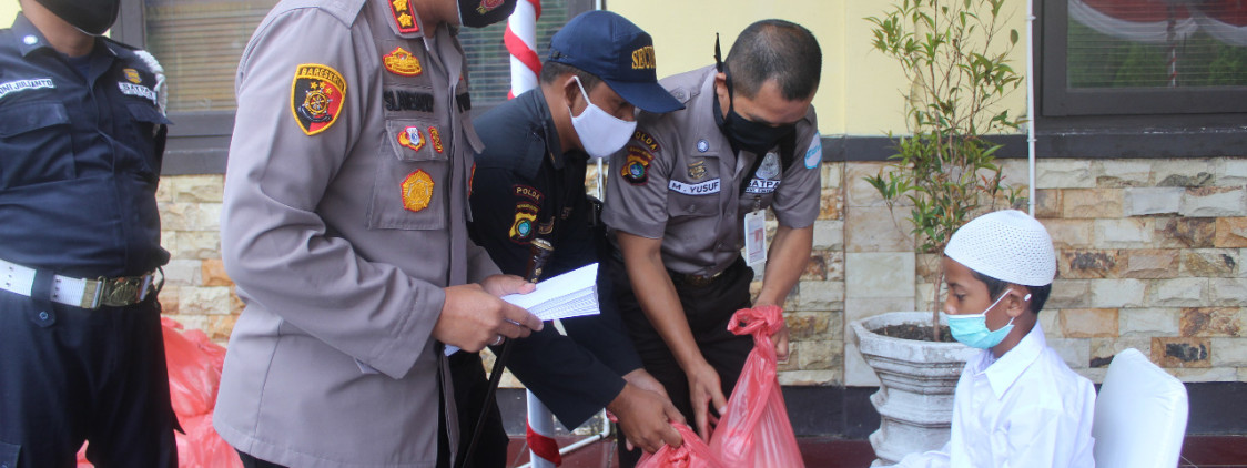 jelang-hut-satpam-ke-40-polres-bateng-gelar-baksos