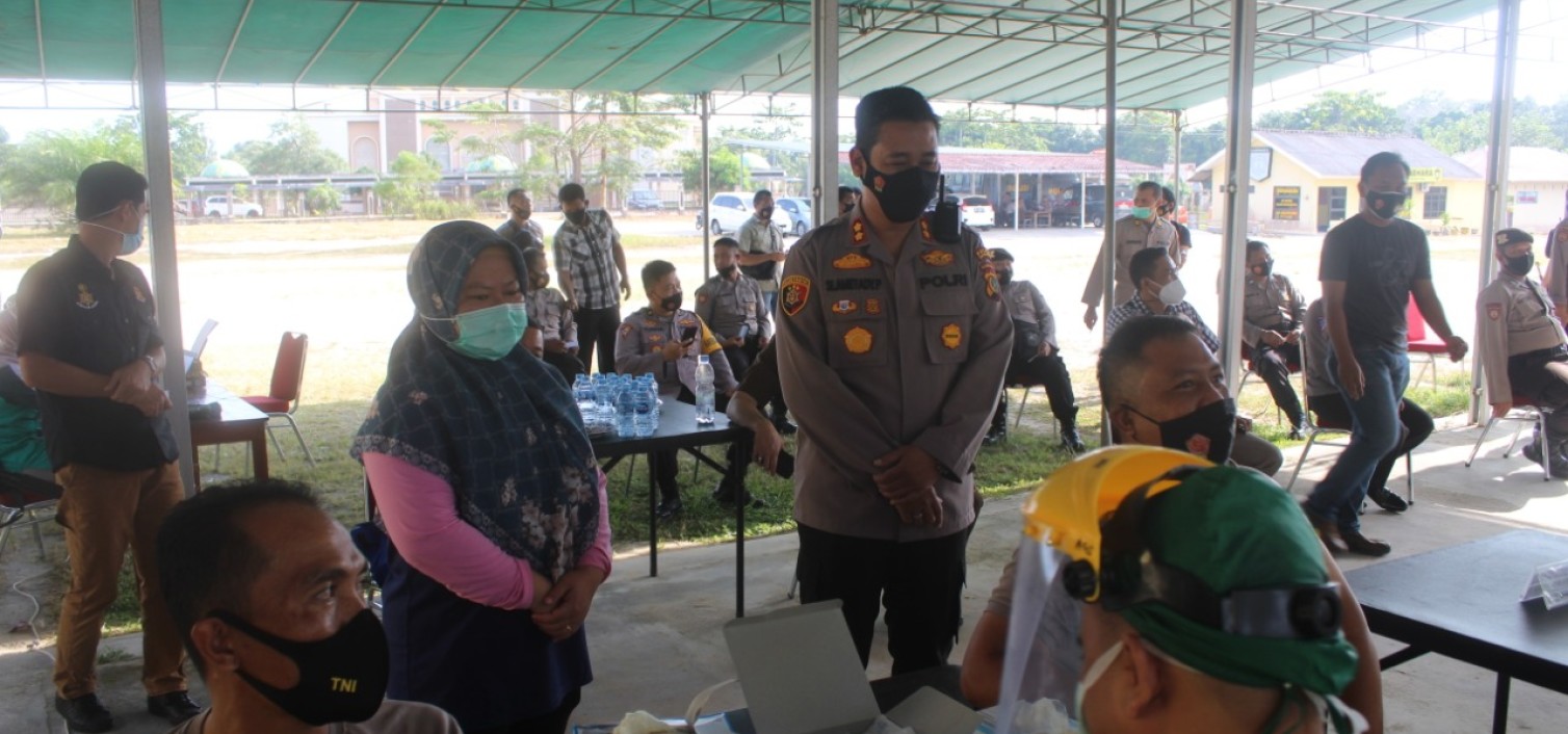Ratusan Anggota Polres Bateng Jalani Suntik Vaksin Covid-19 Tahap 1