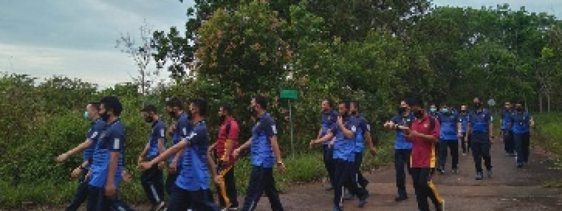 Jaga Imunitas Tubuh, Personil Polres Bateng Lakukan Gerak Jalan Sehat