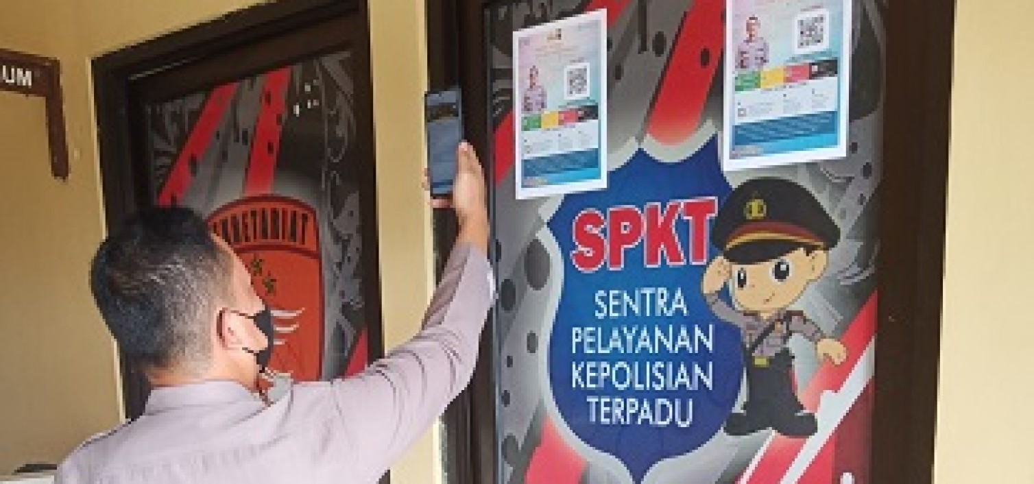 Polres Bangka Tengah wajibkan pemasangan aplikasi QR Peduli lindungi dikantor pelayanan