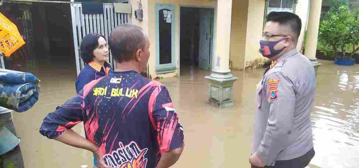 Sigap Kapolres Bateng cek rumah warga yang terdampak banjir !