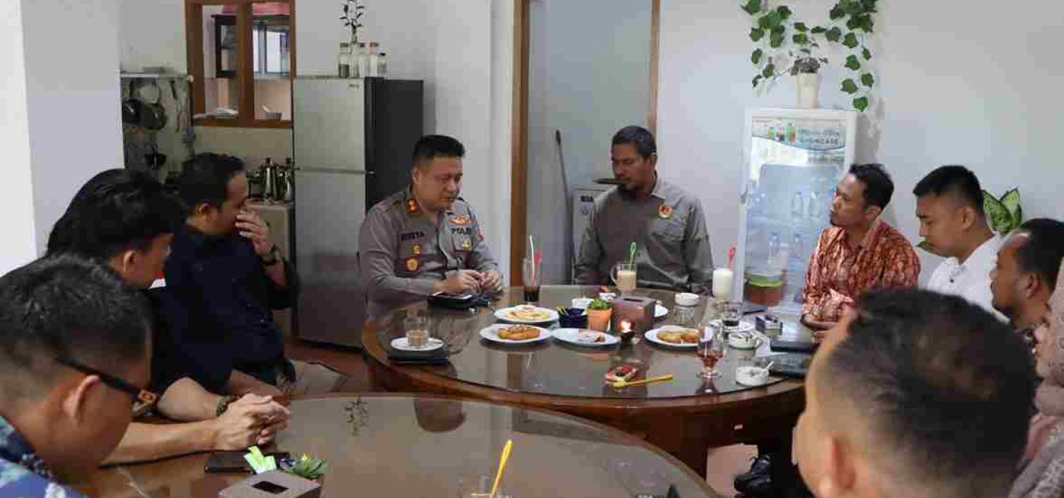 Kapolres Bateng laksanakan torwas PPNS melalui kegiatan ngopi bareng.