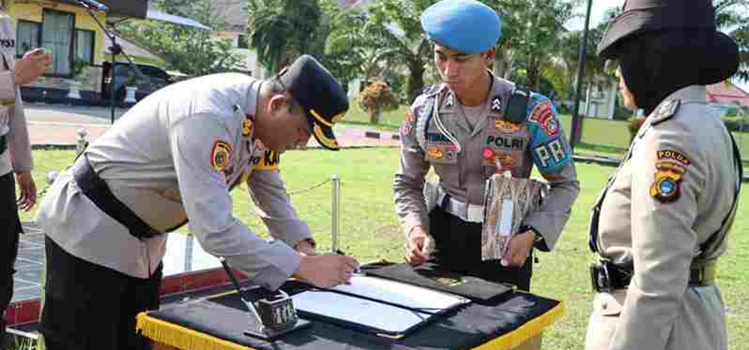KAPOLRES BANGKA TENGAH PIMPIN UPACARA PELANTIKAN KABAG OPS