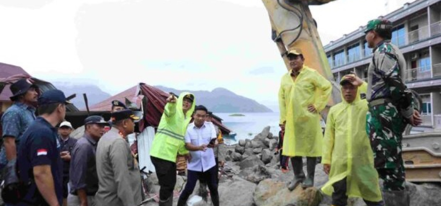 Kapolda Sumut Salurkan Bantuan dan Pastikan Pencarian Korban Longsor di Humbahas