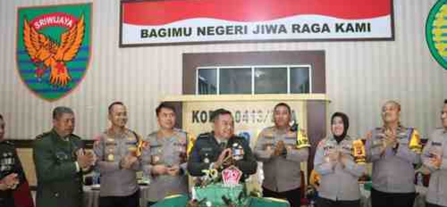 SAMBUT MERIAH HUT TNI KE 79, POLRES BANGKA TENGAH KUNJUNGI KODIM 0413/BANGKA WUJUDKAN SINERGITAS TNI-POLRI