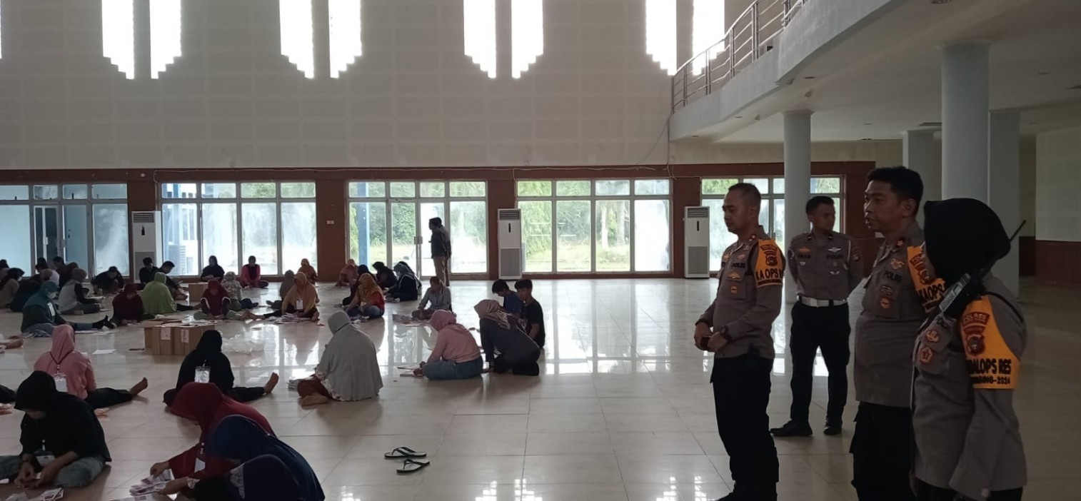 Polres Bangka Tengah Amankan Pelipatan Surat Suara Pilkada 2024 di GSG Koba