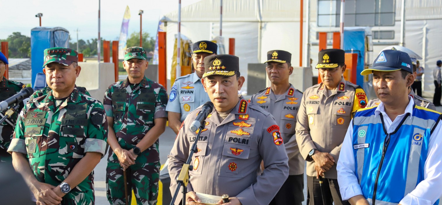 Persiapan Pengamanan Natal-Tahun Baru, Kapolri dan Panglima TNI Tinjau Gerbang Tol Prambanan