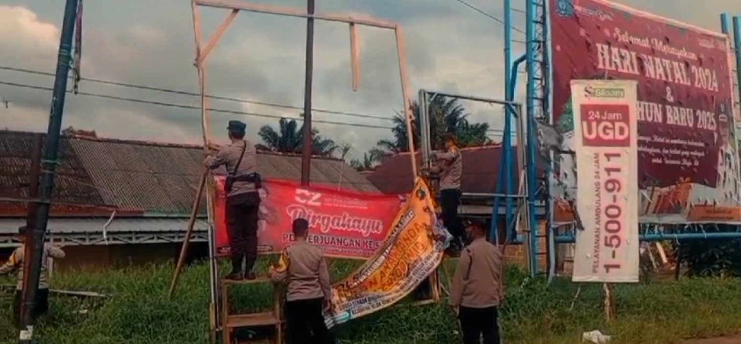 Polsek Namang Polres Bangka Tengah Pemasangan Spanduk Himbauan Kamtibmas