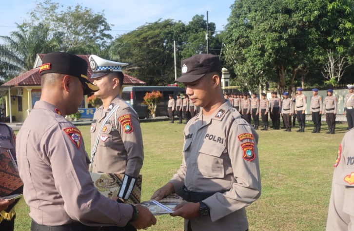 Polres Bangka Tengah Gelar Upacara Hari Kesadaran Nasional dan Berikan Reward kepada Personel Berprestasi
