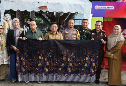 POLRES BANGKA TENGAH TURUT MERAMAIKAN NGABUBUART 2025, DUKUNG PENGEMBANGAN EKONOMI KREATIF