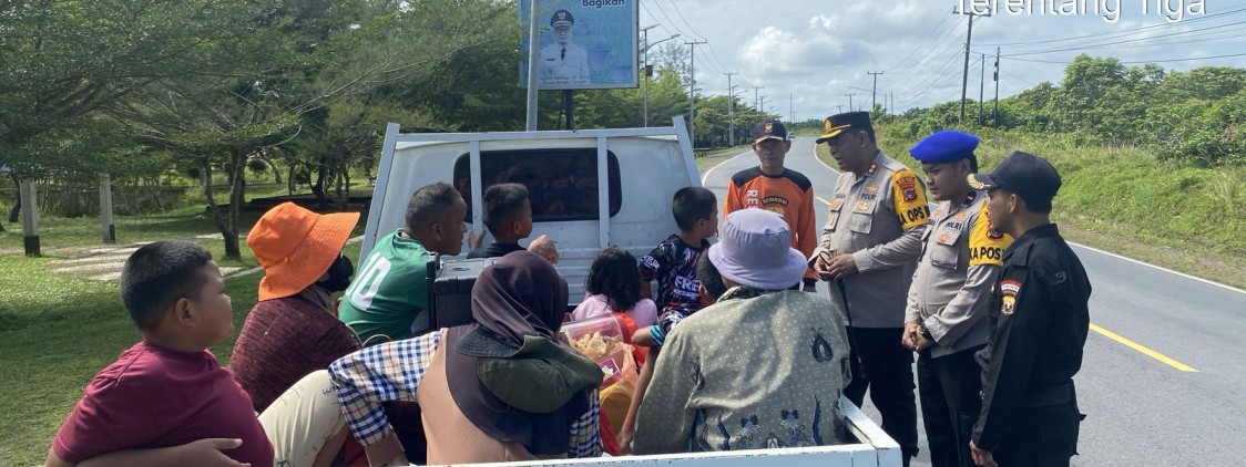 Kapolres Bangka Tengah Sapa Pengunjung Pantai Terentang, Imbau Keselamatan Berlalu Lintas Pasca Lebaran