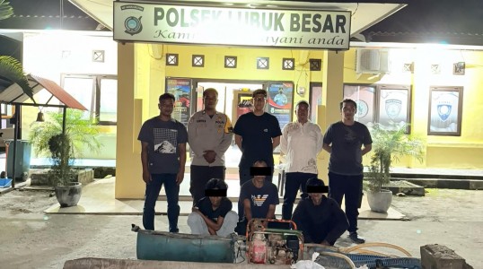 Polsek Lubuk Besar Amankan Tiga Penambang Timah Ilegal di Pantai Payak Duri