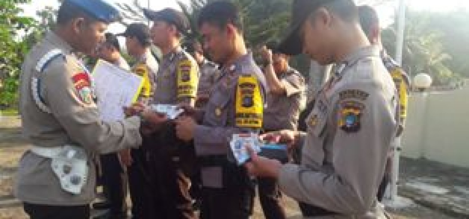 Kanit Provost Polsek Namang Cek kedisiplinan Anggota