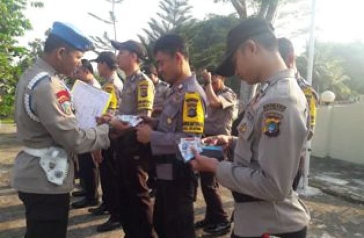 Kanit Provost Polsek Namang Cek kedisiplinan Anggota