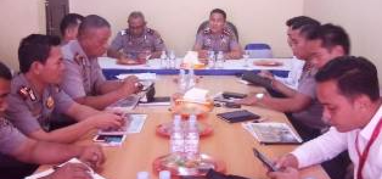 Kapolres Bateng Gelar Anev Kinerja Di Polsek Lubuk Besar