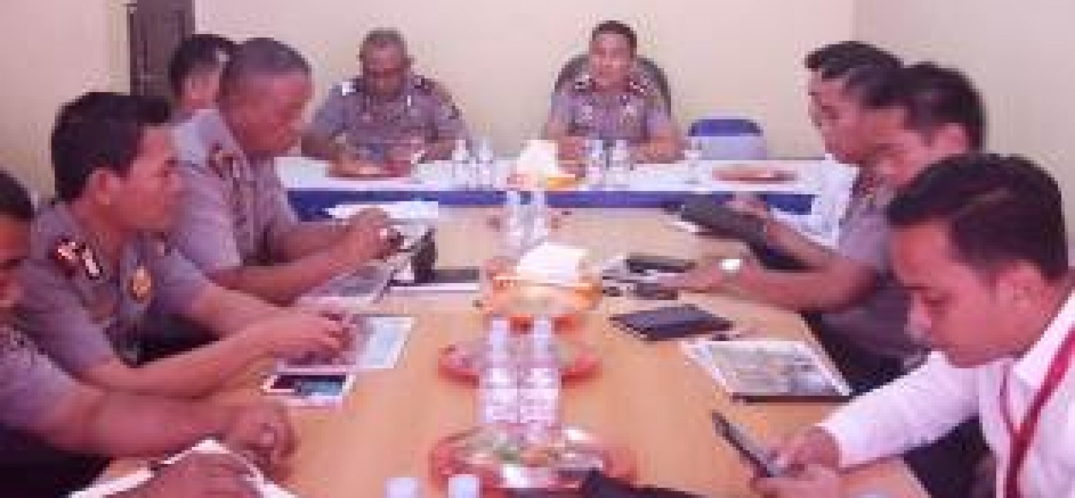 Kapolres Bateng Gelar Anev Kinerja Di Polsek Lubuk Besar