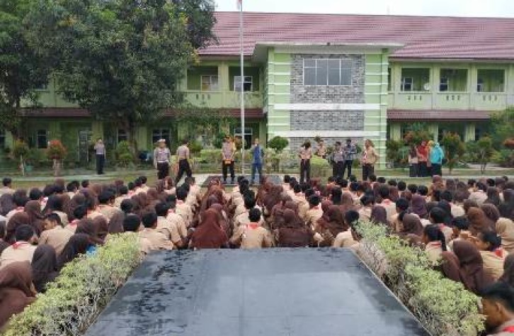 Kunjungan Ke SMA N 1 koba, Kapolres : Belajarlah yang rajin untuk membangun bangsa
