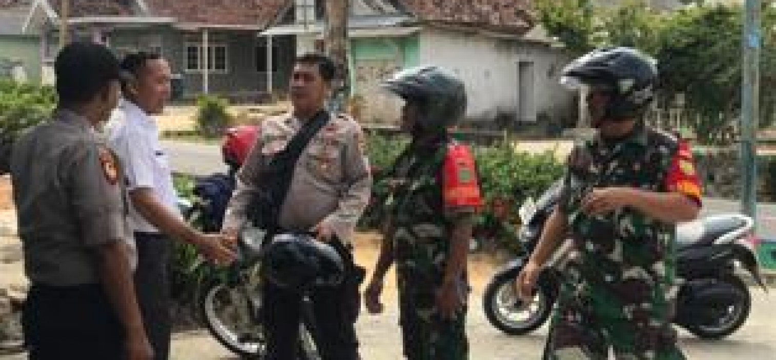 Sinergi TNI Polri Patroli Seputar Kecamatan Namang