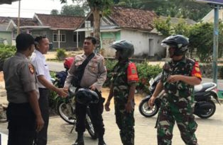 Sinergi TNI Polri Patroli Seputar Kecamatan Namang