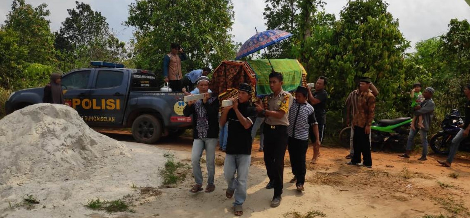 Polsek sungai selan Berikan layanan PSDM Kepada Warga Desa sungai selan