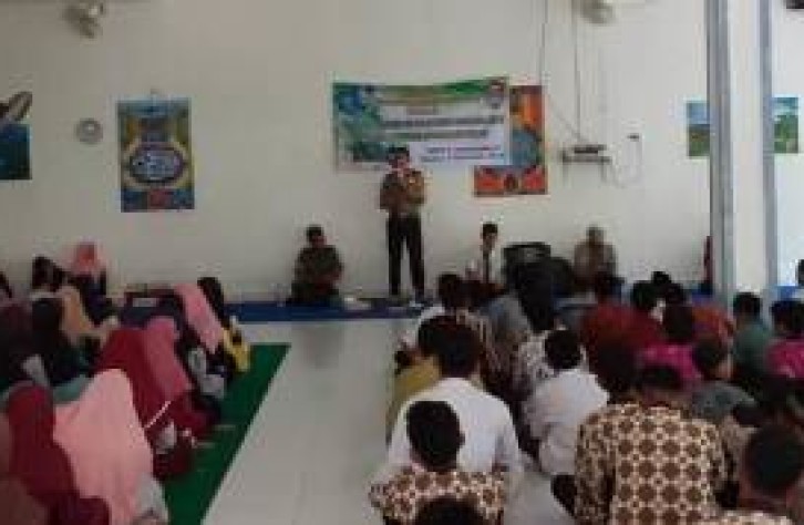 Bhabinkamtibmas Desa simpang Katis Hadir Pada Maulid Nabi Muhammad SAW yang Digelar Oleh SMP N 1 Simpang Katis