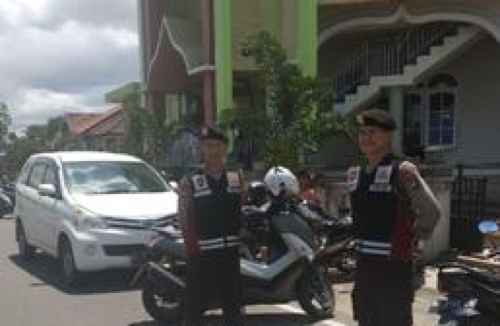 Ciptakan Kenyamanan Beribadah, Sat Sabhara Laksanakan Pengamanan Masjid