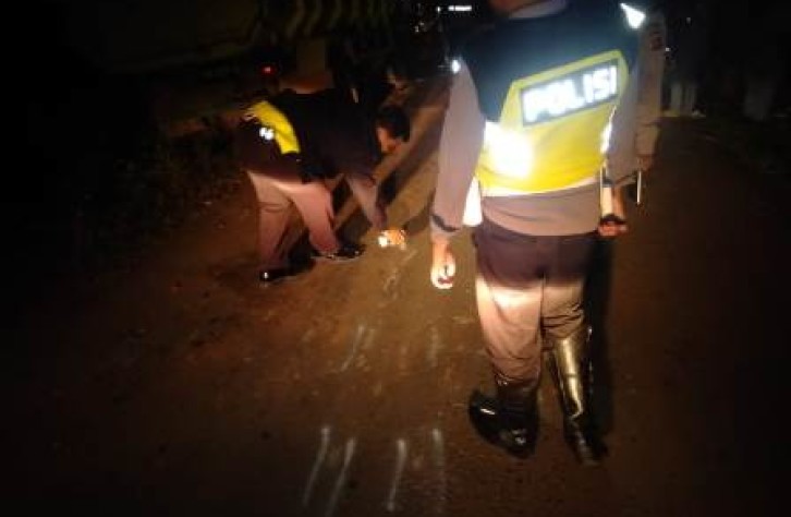 Polisi Lakukan Olah TKP Pada Kecelakaan Di dusun Air Medang Desa Romadhon