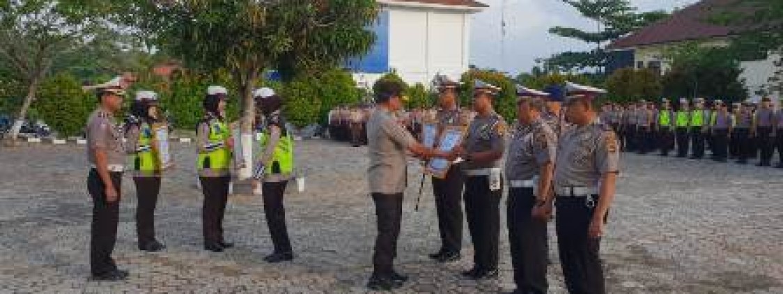 Kasat Lantas Terima Penghargaan Zero Accident